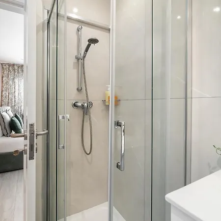 Whome Coastline Atlantic Gardens W/ac, Parking & Sea View *